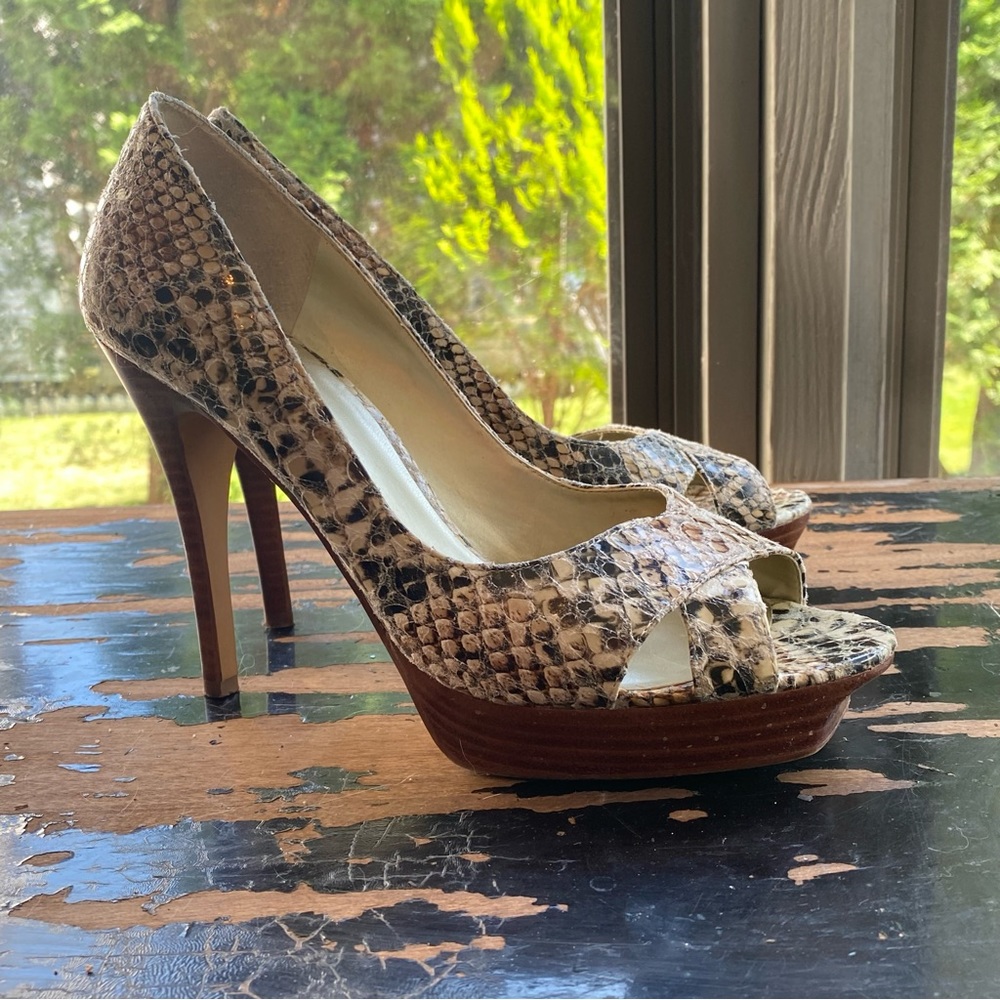 Guess snake skin open toe platform sling back pumps / stilettos 8.5. Free ship